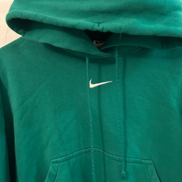 Nike Women's Green Oversized Hoodie - Picture 4 of 7